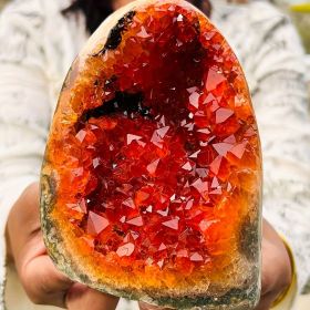 Sparkling Natural Orange Crystal Cave Clusters with Polished Edges, Geodes from Home Decoration from Uruguay, Suitable for Home And Office Decoration (weight: 200-300g)